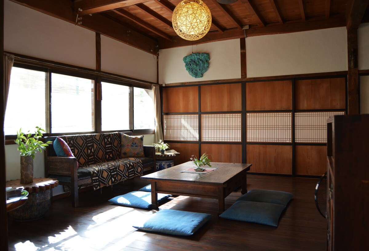 R3, Guesthouse in Historic Hot Spring Village - Houses for Rent in