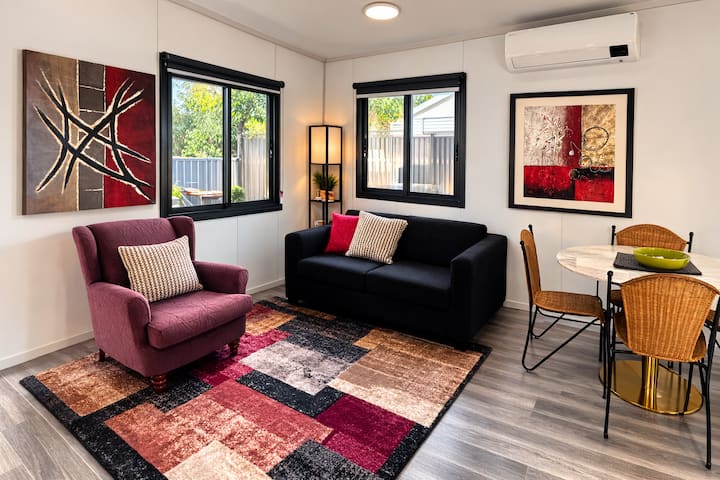 Modern Tiny Home | Private Deck | Sleeps 4 - Penshurst