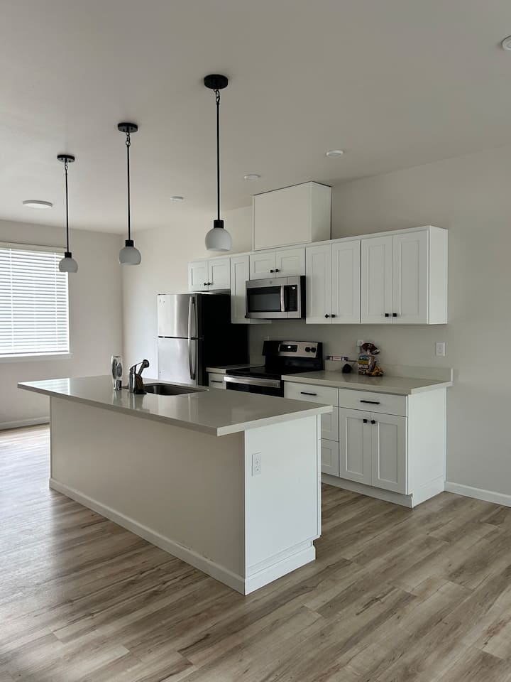 3 Story Townhome - Tacoma, WA