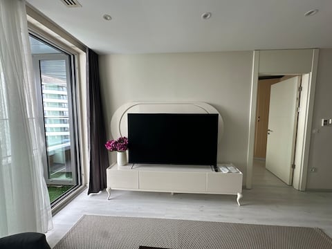Successful Airbnb property: ‘Stylish Suite with Sea and Pool Views’ in Zeytinburnu