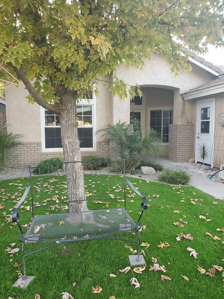 Private Furnished Studio Nw Bakersfield - Bakersfield, CA