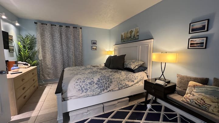 New king sized bed and mattress