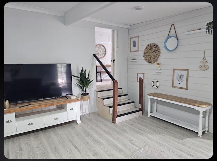 North Hamptons Retreat - Oakwood