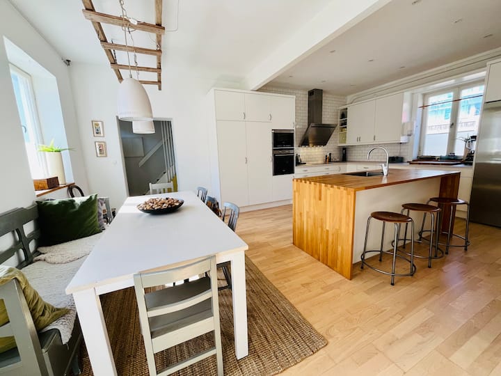 Charmigt Gathus Med Mysig Utemiljö - Mitt I City! - Ystad