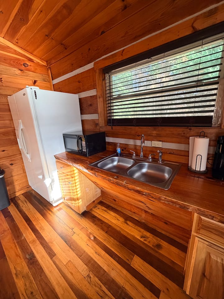 Charming Hot Springs Cabin With River View - Hot Springs, NC