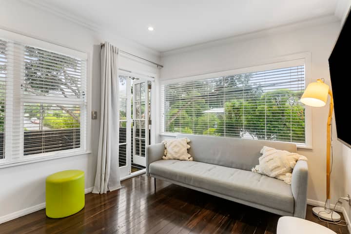 Light Filled Private Guesthouse In Ngaio - Wellington