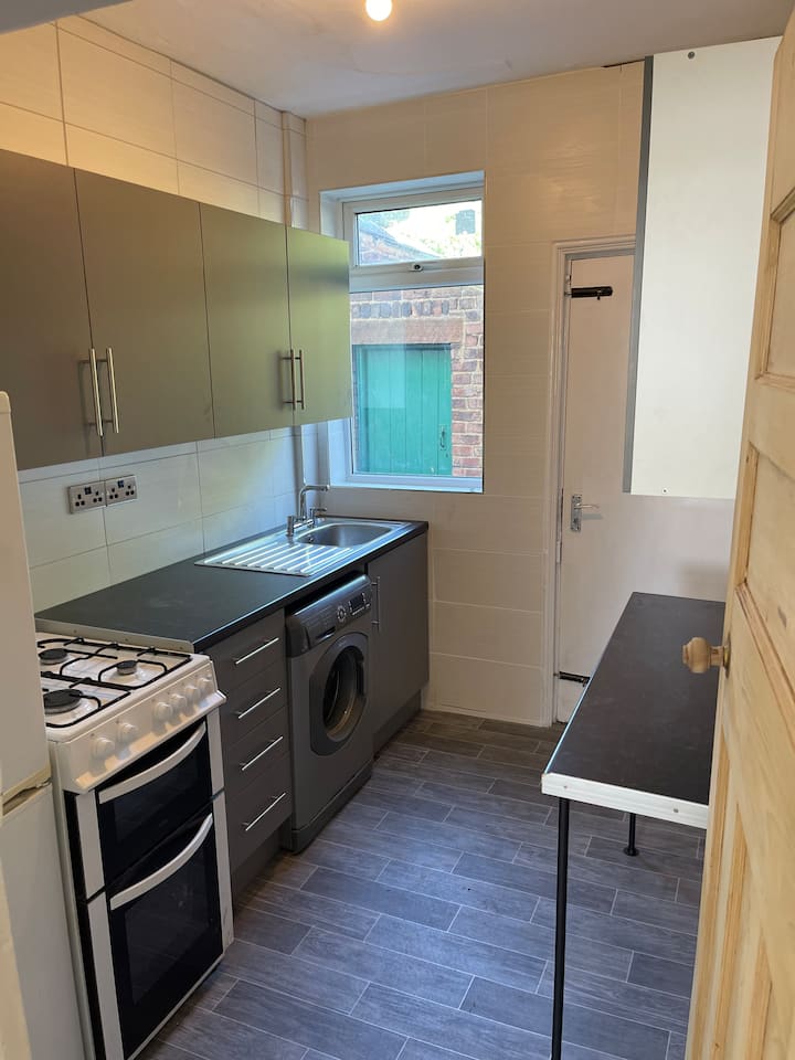 House Near Penny Lane, Anfield Stadium& Near M62. - Liverpool