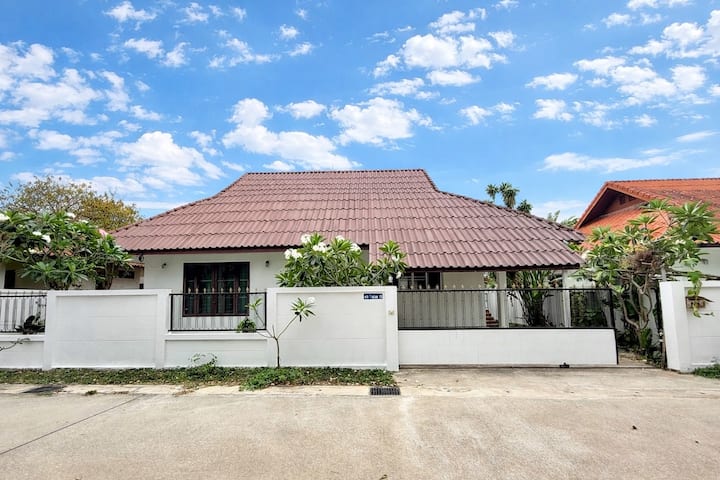 House For Rent Cozy 2 Bedroom House Near Nimman - Mae Rim District