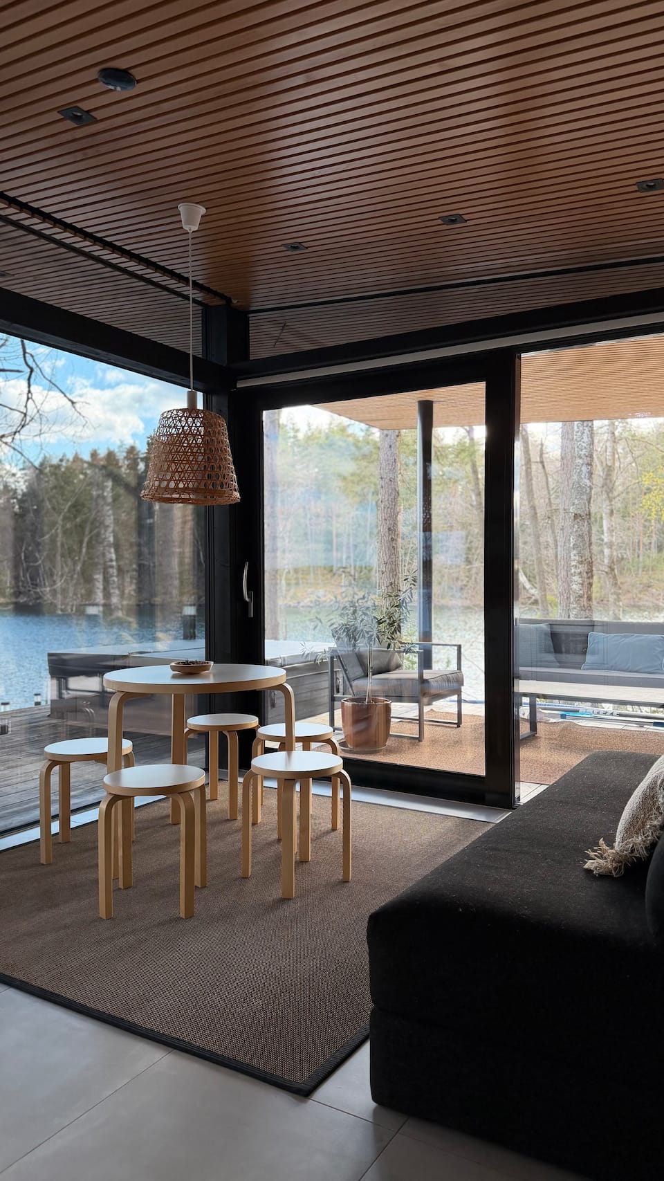 A glass-walled lakehouse with its own sauna near Tampere, Pälkäne, Pirkanmaa, Finland, photo 7 of 10