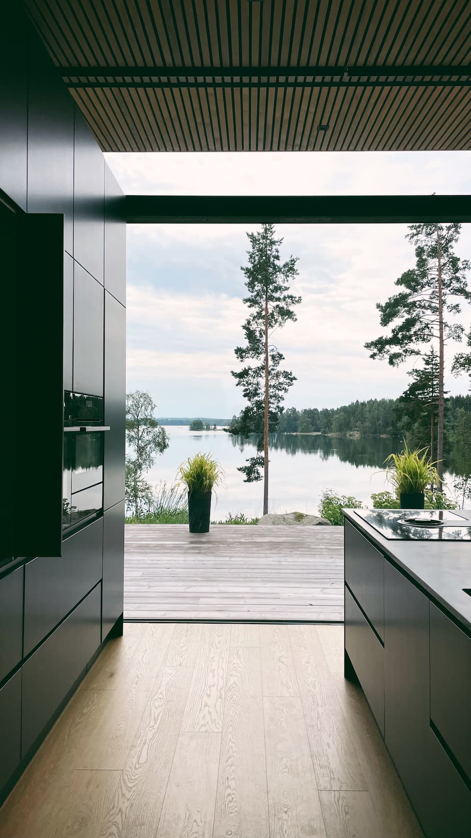 A glass-walled lakehouse with its own sauna near Tampere, Pälkäne, Pirkanmaa, Finland, photo 6 of 10