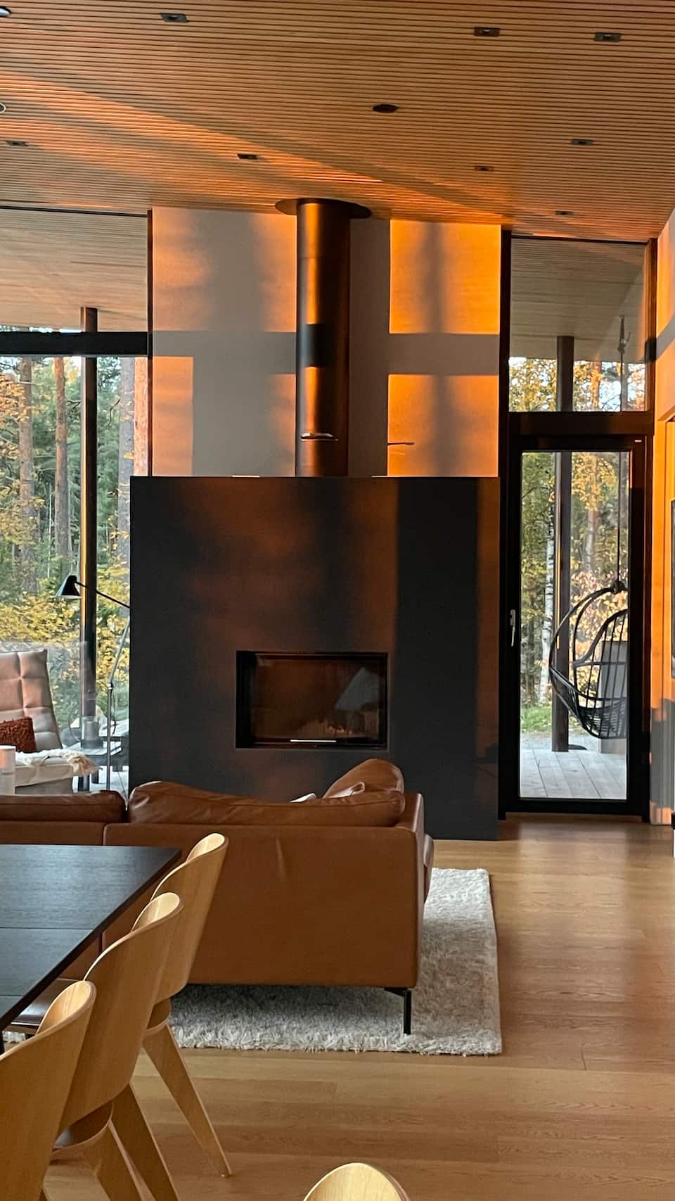 A glass-walled lakehouse with its own sauna near Tampere, Pälkäne, Pirkanmaa, Finland, photo 3 of 10