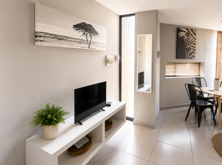 Damianos Spacious Apartment – Walk To Grove Mall - Windhoek