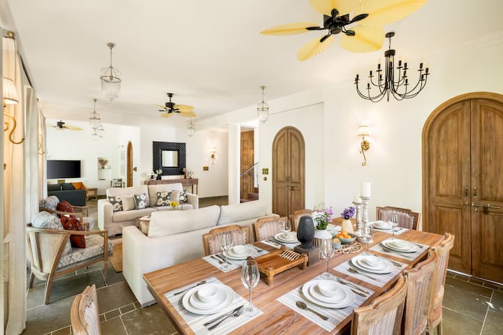 Dining area image 3