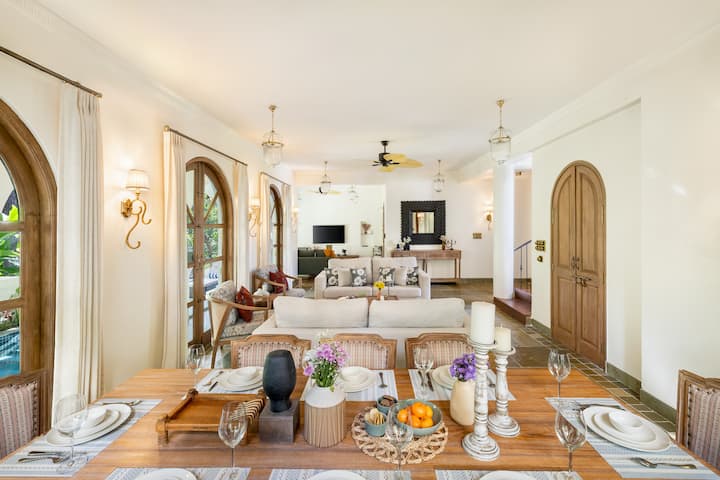 Dining area image 4
