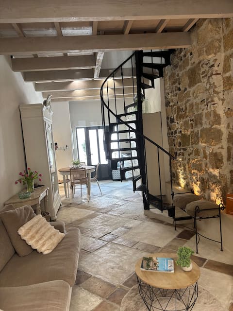 Airbnb performant: “Le Petit M” House à Aigues Mortes