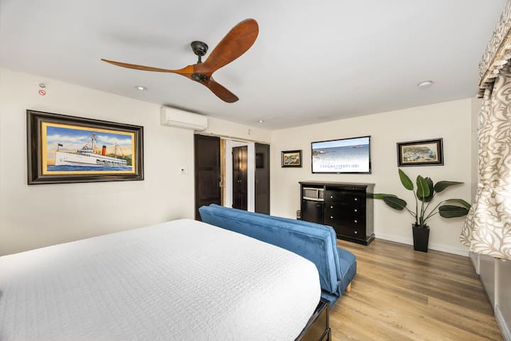 Catalina Courtyard Suites - Courtyard King W/ Sofa - Santa Catalina Island, CA