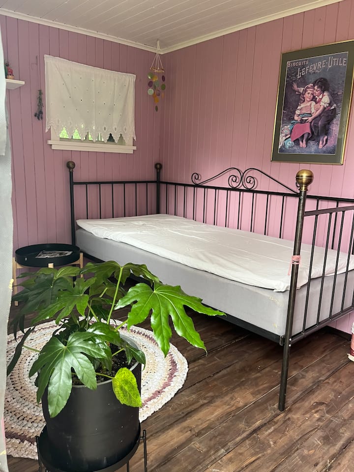 La habitación Princess cuenta con electricidad, calefacción y una cómoda cama de 90 x 200.