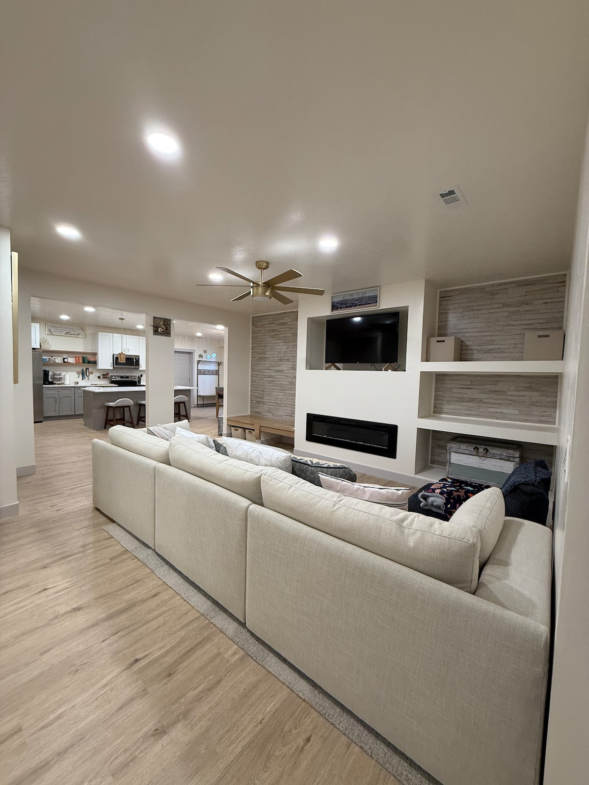 Living room at Santaquin Seaside Retreat