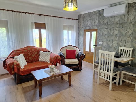 Top Airbnb: Sebastian's Apartment 2 in the old town in Gjirokastër