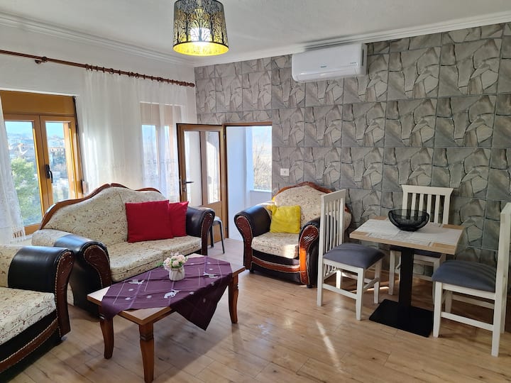 Sebastian's Apartment 2 In The Old Town - Gjirokaster
