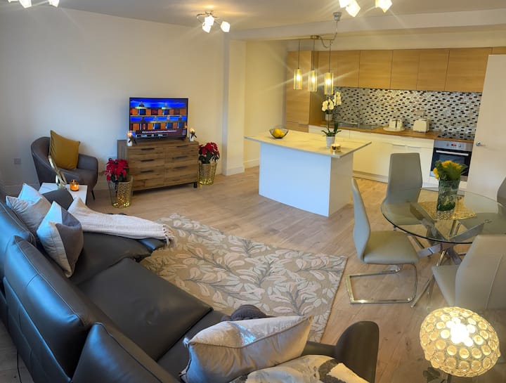 Chic Christchurch Apartment - 1 Bed Modern - Bournemouth