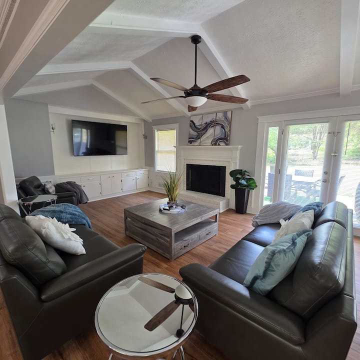 Luxury Ranch Retreat W/ Huge Backyard Near Atlanta - Snellville, GA