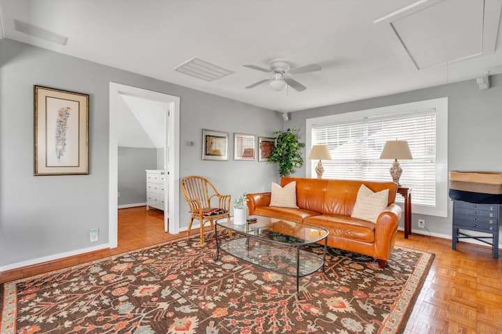 The University Park Carriage House - Dallas, GA