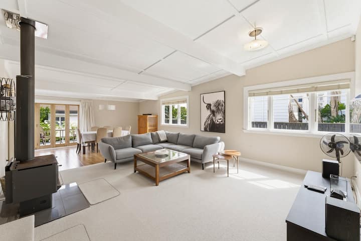 1920s Character Gem In Sandringham | Garden & Deck - 奧克蘭