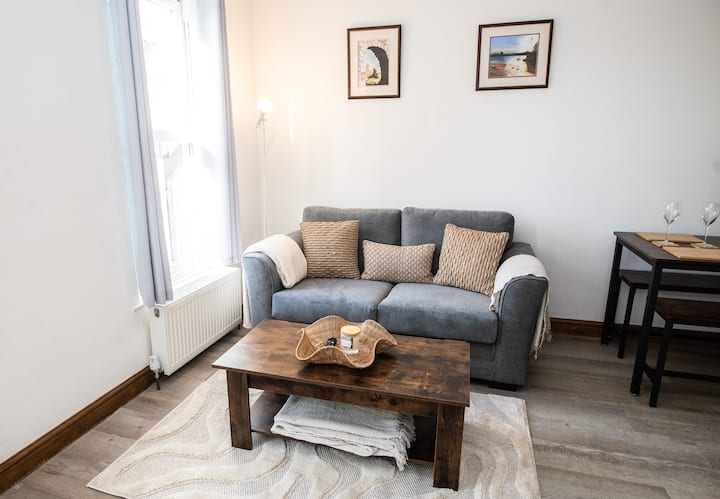 3 Bdr | Secure Parking | Wifi | | Central - Bedford