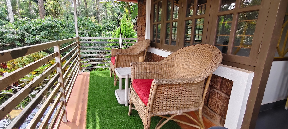か様 No.25 RV チャームB No.16 RV チャームB WildBerries - Farm stays for Rent in Virajpet, Karnataka, India