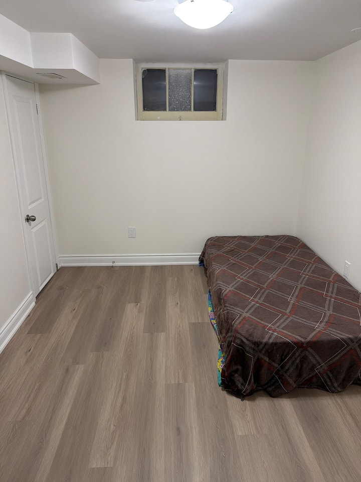 1 Private Bedroom - Burlington