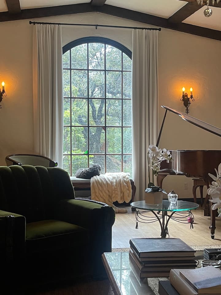 Old Hollywood Sanctuary - Burbank, CA