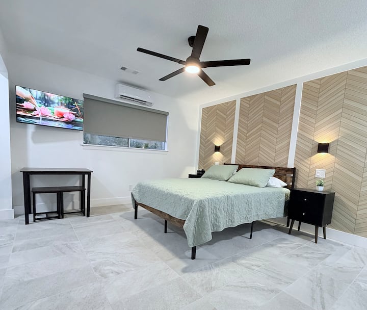 Private Studio • Kitchen • 10 Min To Iah (4) - Humble, TX