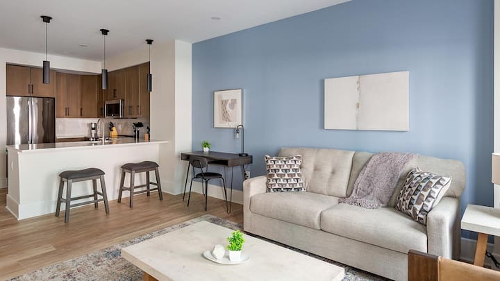 Landing | Stunning 1bd, Pool - カムデン, NJ