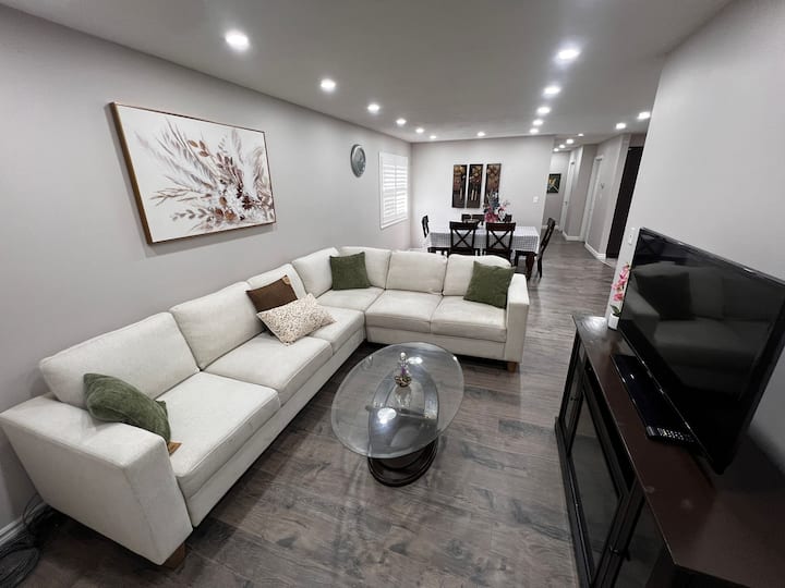 Cozy Niagara Retreat | Where Comfort Meets Calm - Niagara Falls