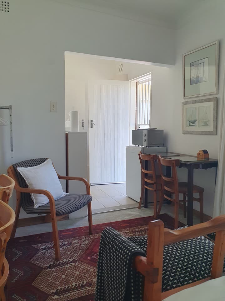 Artnebula/unit
 Ezra/small Selfcatering - Vredefort
