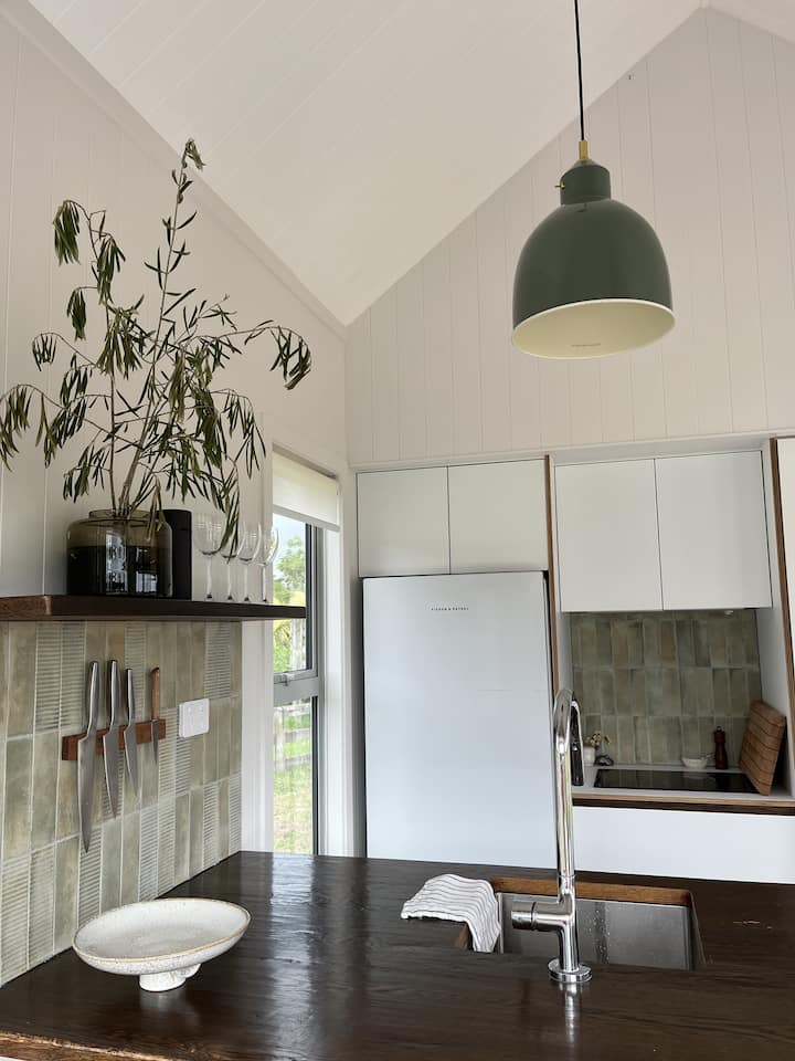 Scandinavian Tiny Home In Sheep Paddock - Matakana
