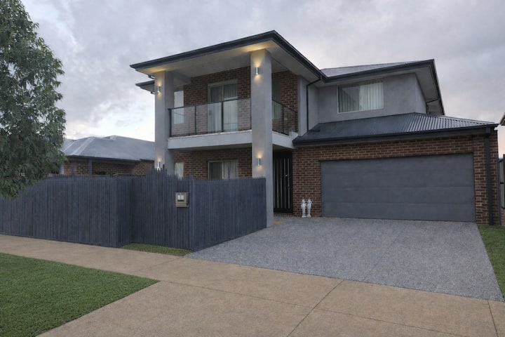Luxury Home | Spacious & Modern Living - Melton