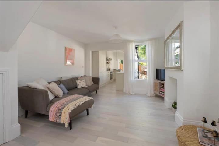 Open & Social Home From Home - Whitstable