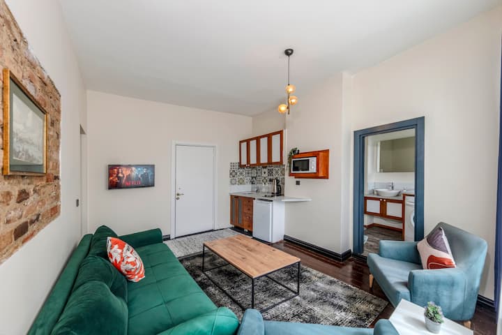 Live The Galata Experience | Central 1br Apartment - Karaköy