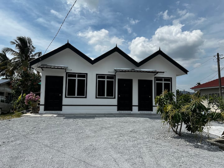 Relax Yourself At D’puteh Roomstay Perlis - Kuala Perlis