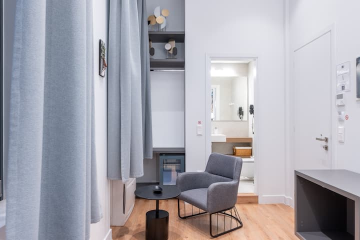 Superior Double By Lofus Art Suites - Athens