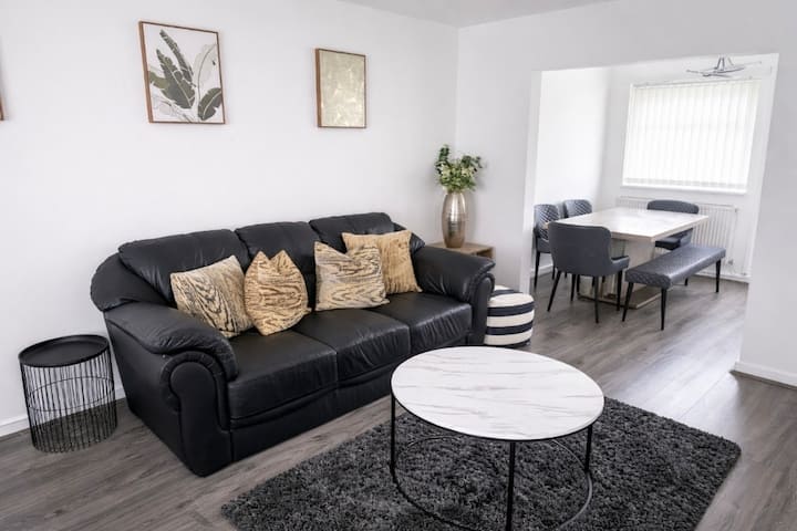 Comfortable 3 Bed House Near Liverpool - Edge Hill University