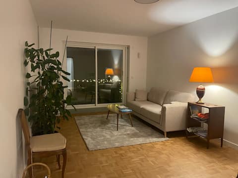 Annonce Airbnb populaire: Bright 60-square-meter (646-square-foot) apartment with balcony – Boulogne / Paris à Boulogne Billancourt