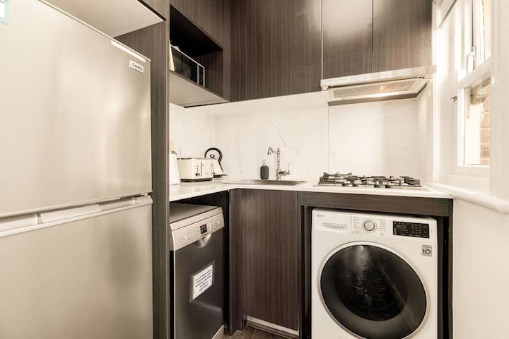Harborside Family Stay Near Walsh Bay Sydney For 8 - Sydney central station