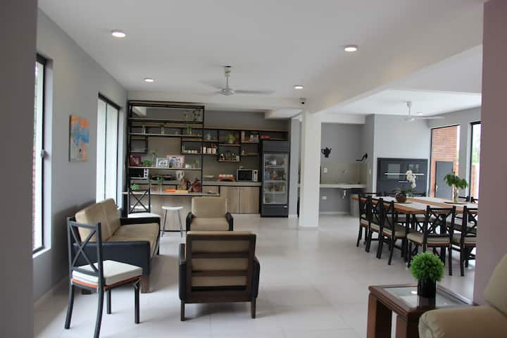 6 Huésped Casa Espaciosa: Quincho Piscina Juegos - Ypacaraí
