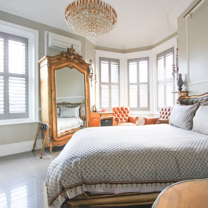 Tower House Smart Hotel - Versailles Gold King - York