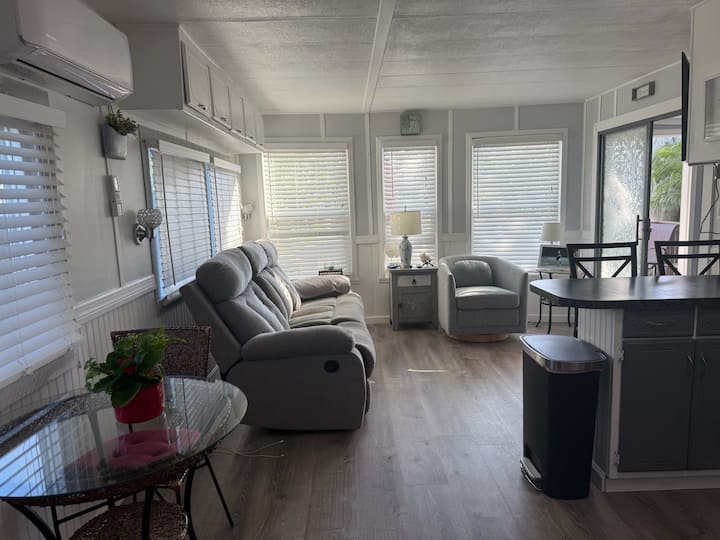 Cozy Park Model Home Dunedin - Dunedin, FL