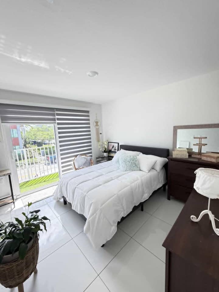 3-story Home | Rooftop + Gym | Keys & Everglades - Homestead, FL