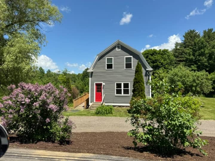 Belfast Bright, Cute Pet- Friendly Cottage! - Belfast, ME